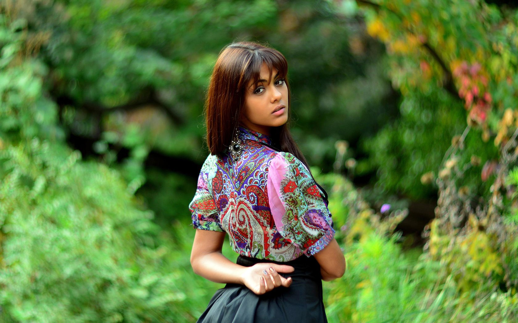 Обои взгляд, блузка, размытие, indian girl, look, blouse, blur разрешение 2048x1365 Загрузить