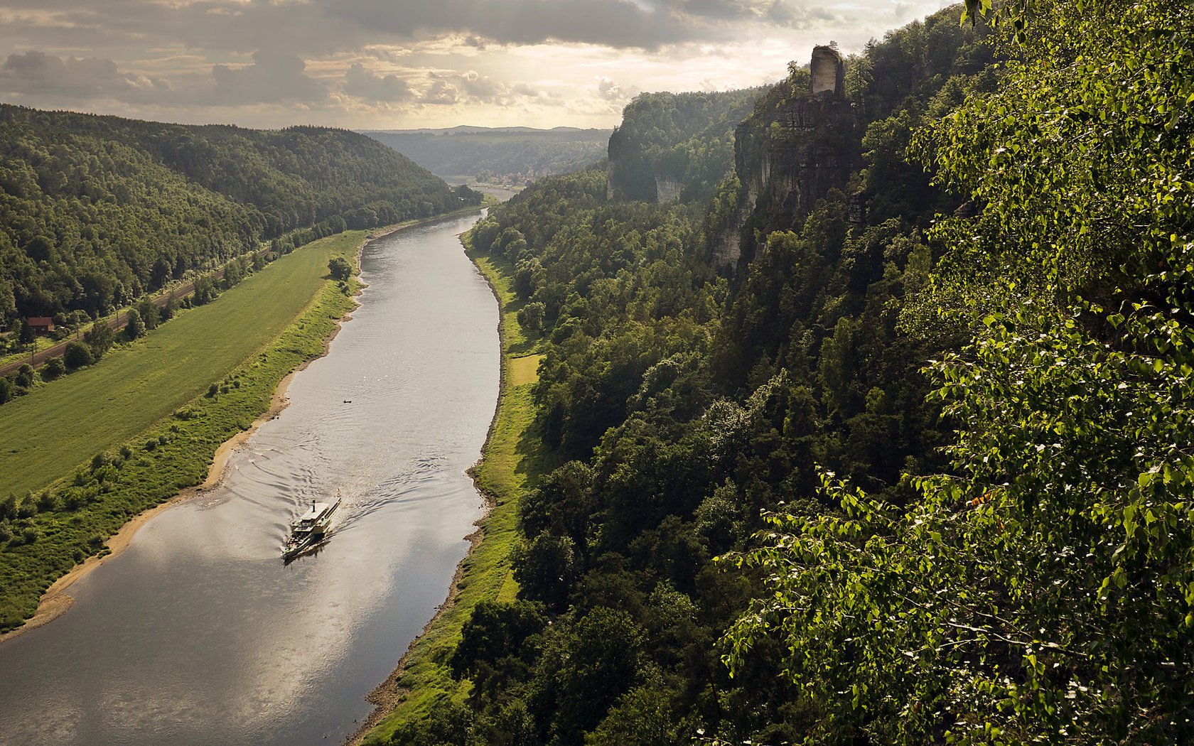 Обои река, холмы, корабль, германия, саксония, долина эльбы, river, hills, ship, germany, saxony, elbe valley разрешение 2048x1365 Загрузить