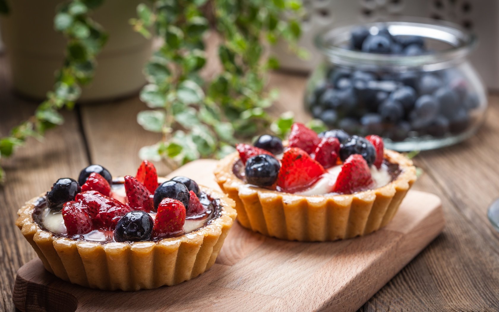 Обои клубника, сладенько, тарт, ягоды, крем, лесные ягоды, черника, сладкое, корзинка, десерт, тарталетка, аппетитная, delicious, strawberry, tart, berries, cream, blueberries, sweet, basket, dessert, tartlet разрешение 5341x3561 Загрузить