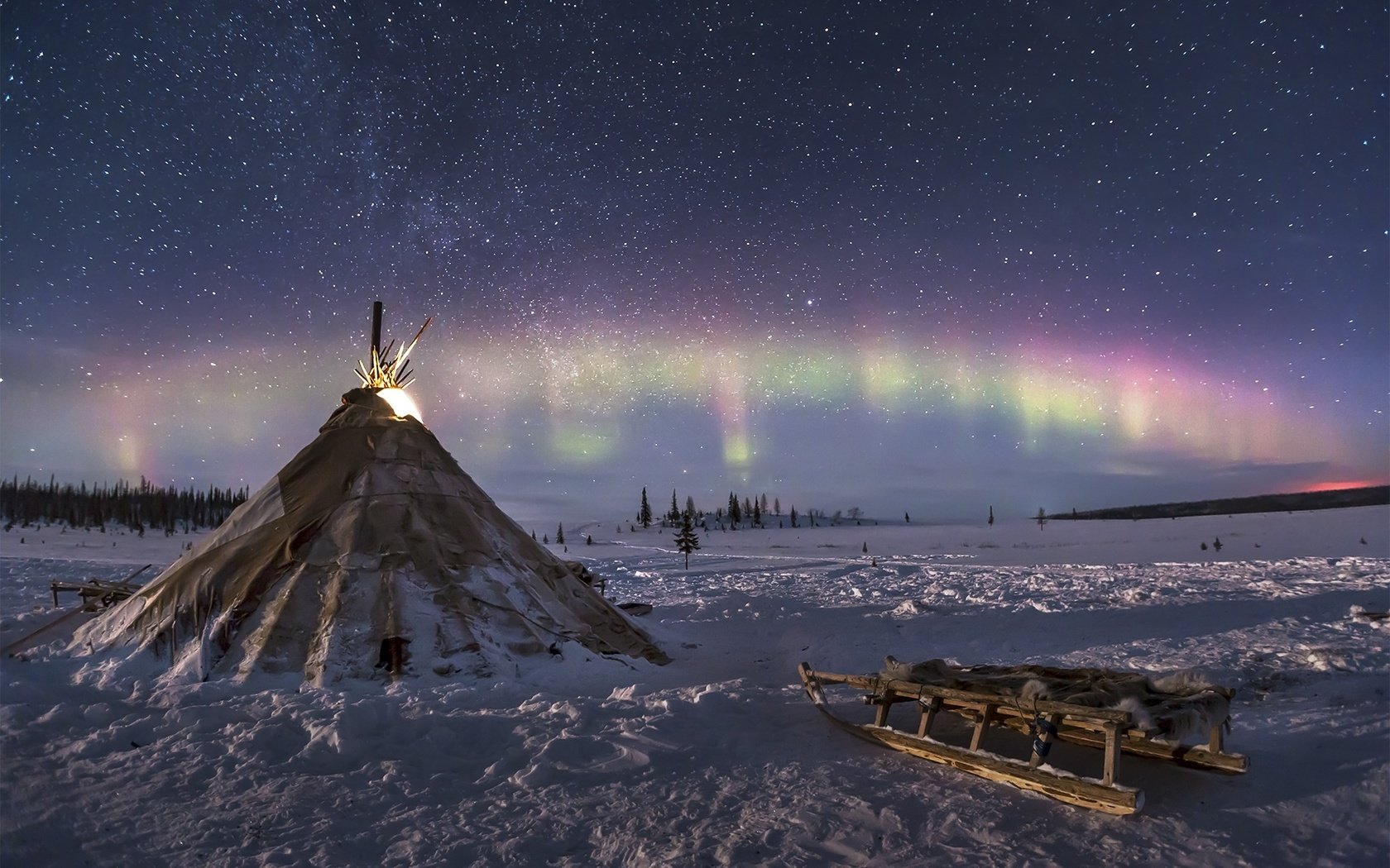 Обои зима, сани, северное сияние, север, тундра, вигвам, юрта, winter, sleigh, northern lights, north, tundra, wigwam, yurt разрешение 1920x1280 Загрузить