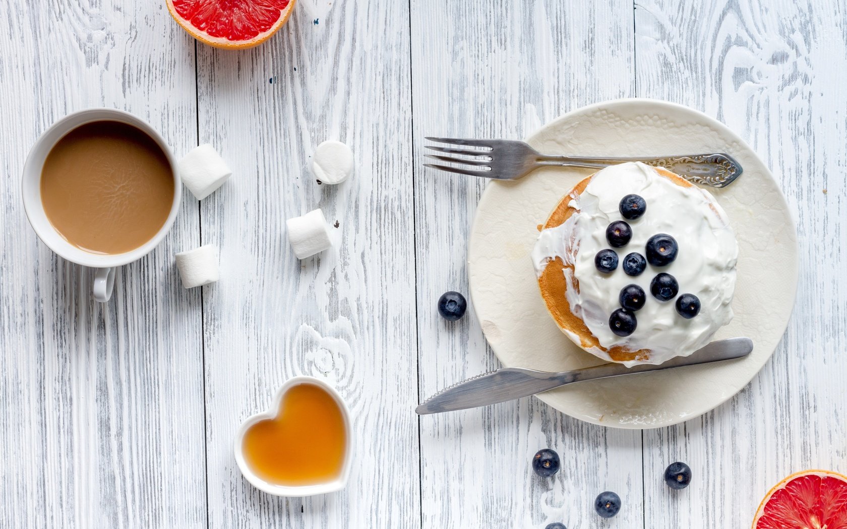 Обои ягоды, черника, завтрак, мед, блины, дерева, какао, грейпфрут, berries, blueberries, breakfast, honey, pancakes, wood, cocoa, grapefruit разрешение 4997x3331 Загрузить