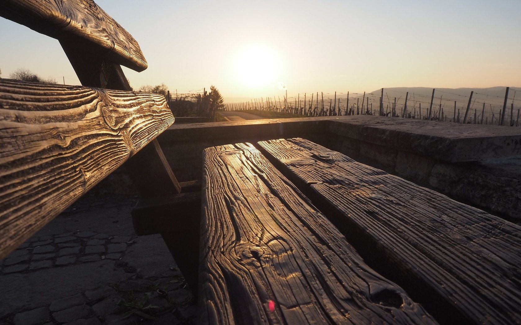 Обои небо, солнце, доски, скамейка, скамья, the sky, the sun, board, bench разрешение 2048x1536 Загрузить