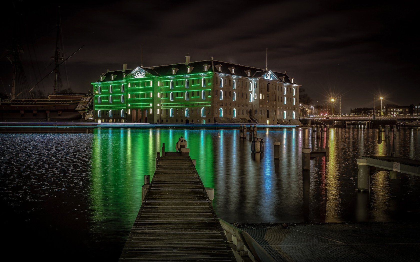 Обои ночь, огни, нидерланды, амстердам, музей судноплавства, night, lights, netherlands, amsterdam, museum sudnoplavstva разрешение 2048x1365 Загрузить