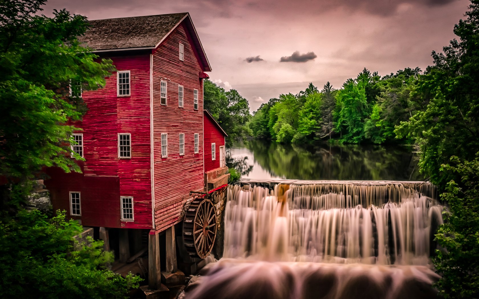 Обои деревья, река, водопад, брызги, дом, водяная мельница, trees, river, waterfall, squirt, house, water mill разрешение 2000x1250 Загрузить