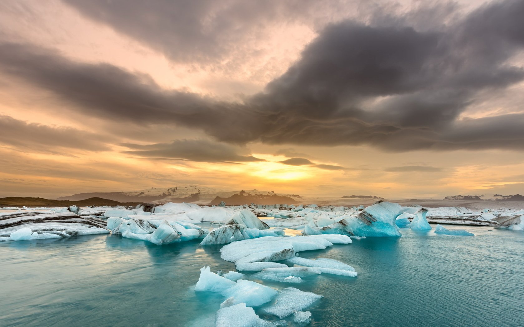 Обои облака, река, горы, закат, лёд, clouds, river, mountains, sunset, ice разрешение 2047x1237 Загрузить