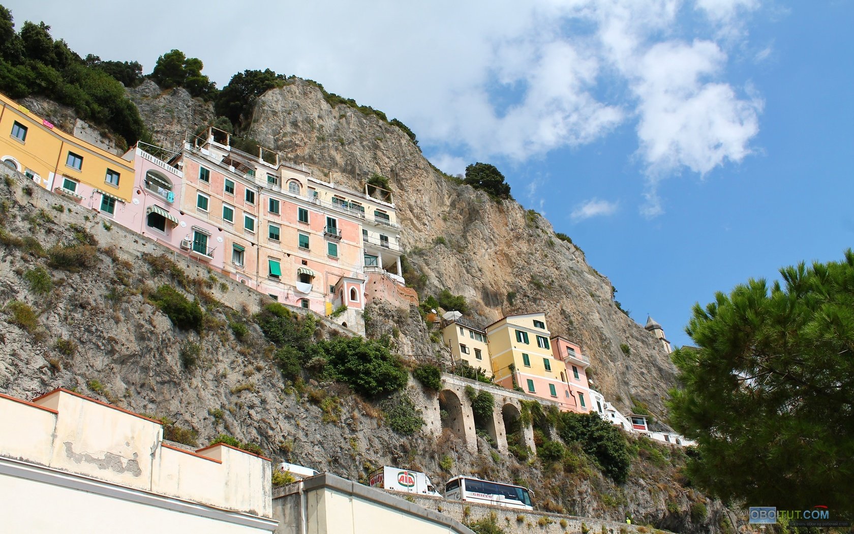 Обои облака, скала, дома, италия, ель, манарола, clouds, rock, home, italy, spruce, manarola разрешение 2560x1600 Загрузить