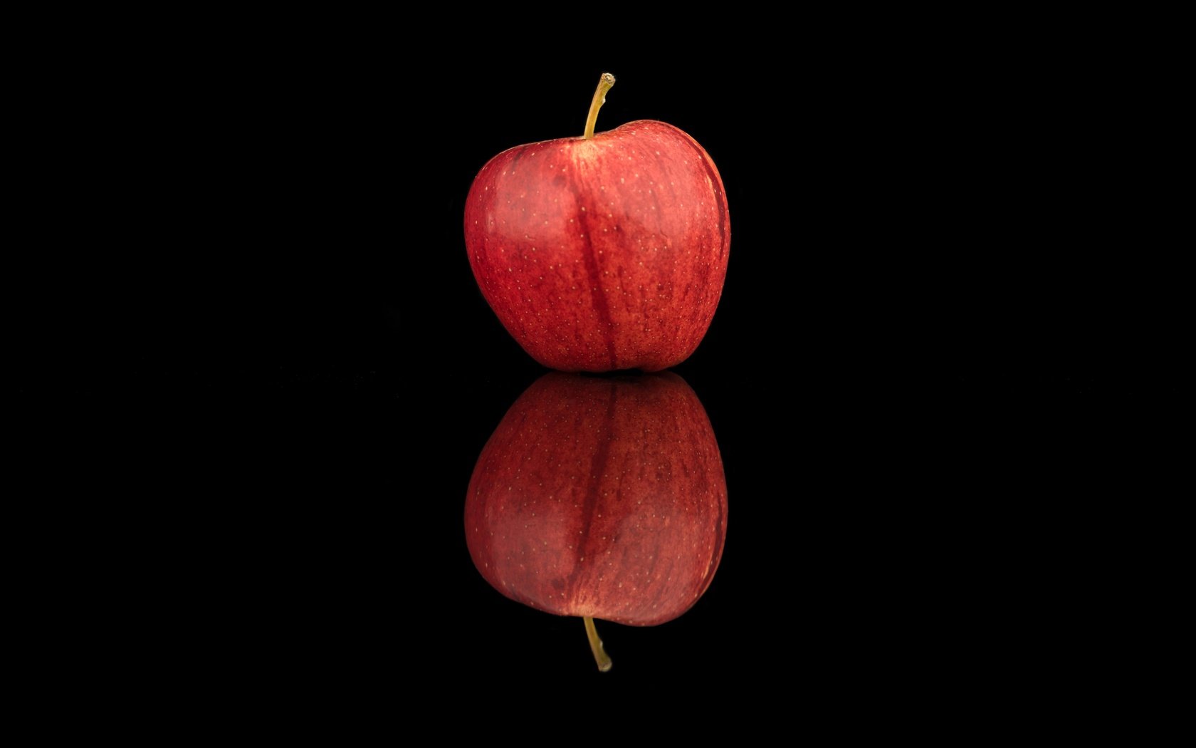 Обои отражение, фрукты, минимализм, черный фон, яблоко, reflection, fruit, minimalism, black background, apple разрешение 4000x2670 Загрузить