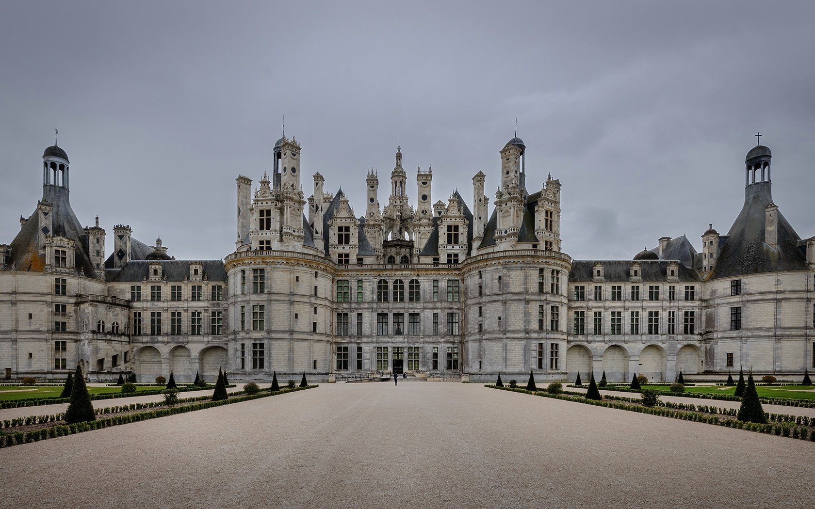 Обои архитектура, франция, замок шамбор, долина луары, architecture, france, chambord castle, the loire valley разрешение 2097x1233 Загрузить