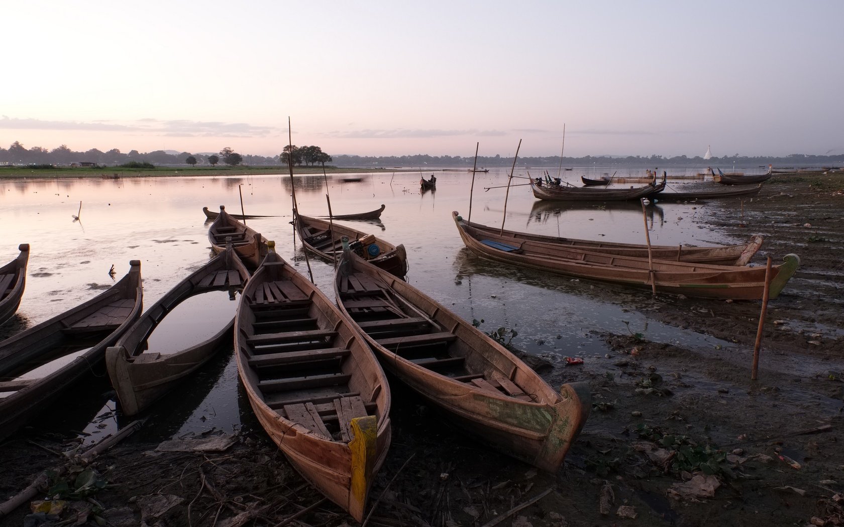 Обои небо, река, природа, берег, лодки, the sky, river, nature, shore, boats разрешение 2048x1365 Загрузить