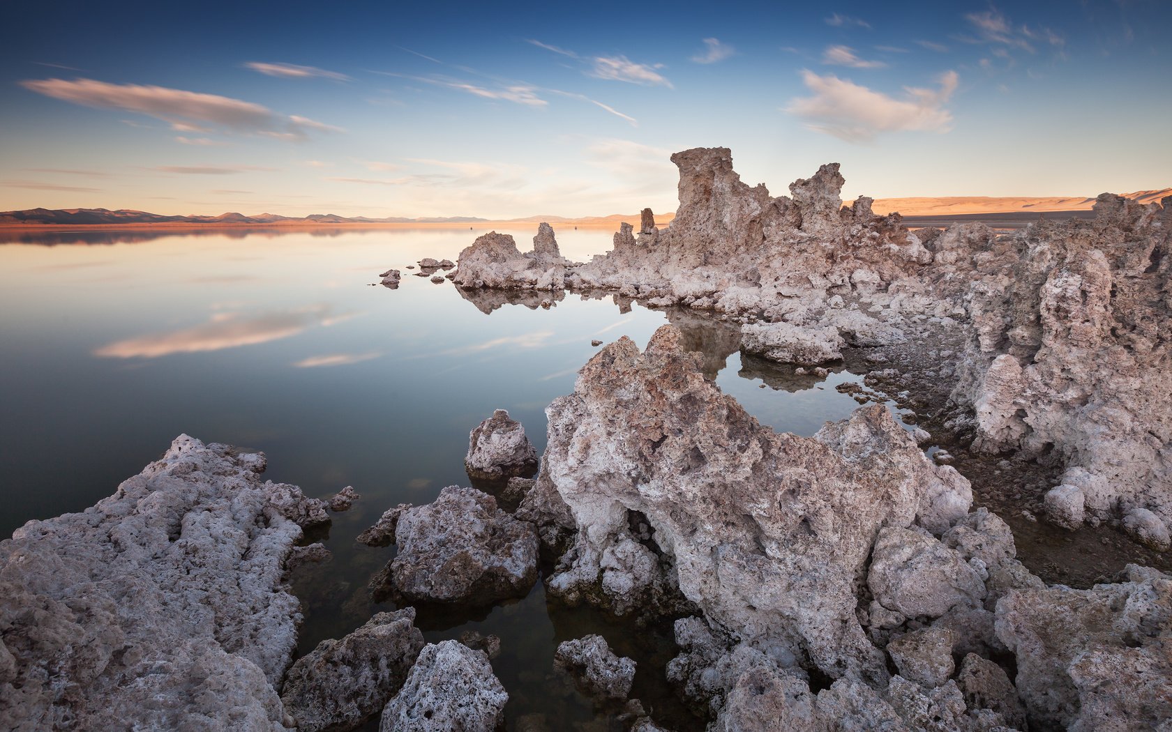 Обои озеро, скалы, пейзаж, озеро моно, lake, rocks, landscape, mono lake разрешение 3840x2400 Загрузить