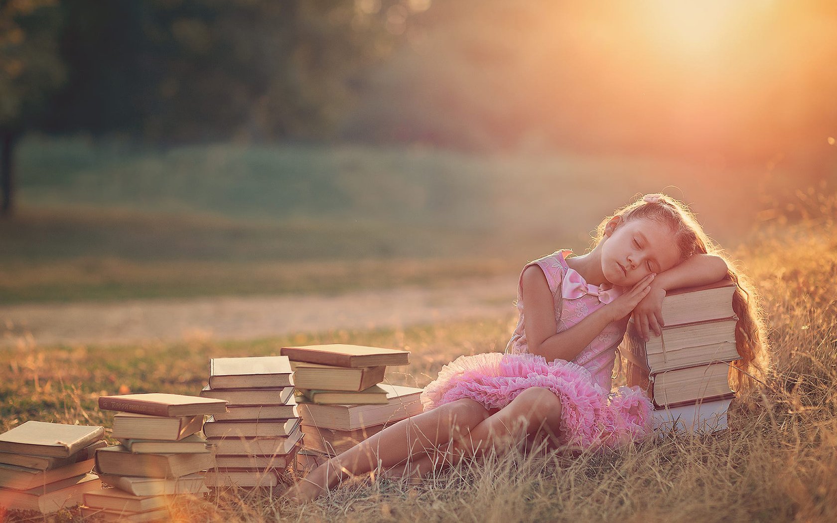 Обои настроение, сон, книги, девочка, ребенок, broquart.photography, mood, sleep, books, girl, child разрешение 1920x1200 Загрузить