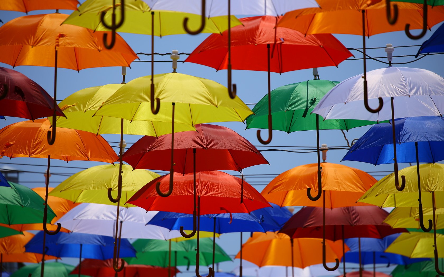 Обои разноцветные, яркие, зонты, зонтики, colorful, bright, umbrellas разрешение 3840x2560 Загрузить