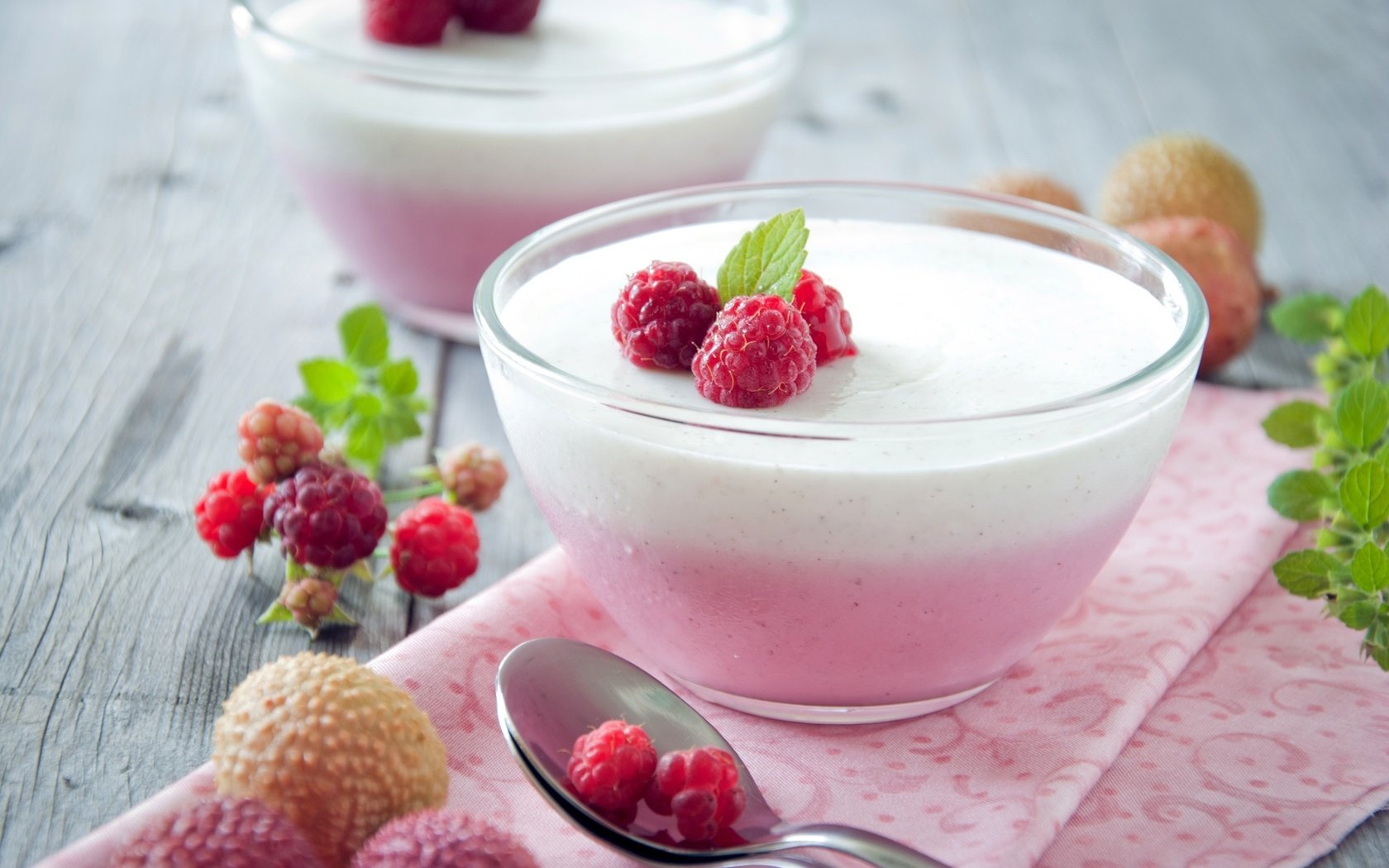 Обои малина, ягоды, сладкое, десерт, панна-кота, панна котта, личи, raspberry, berries, sweet, dessert, panna cotta, lychee разрешение 2560x1600 Загрузить