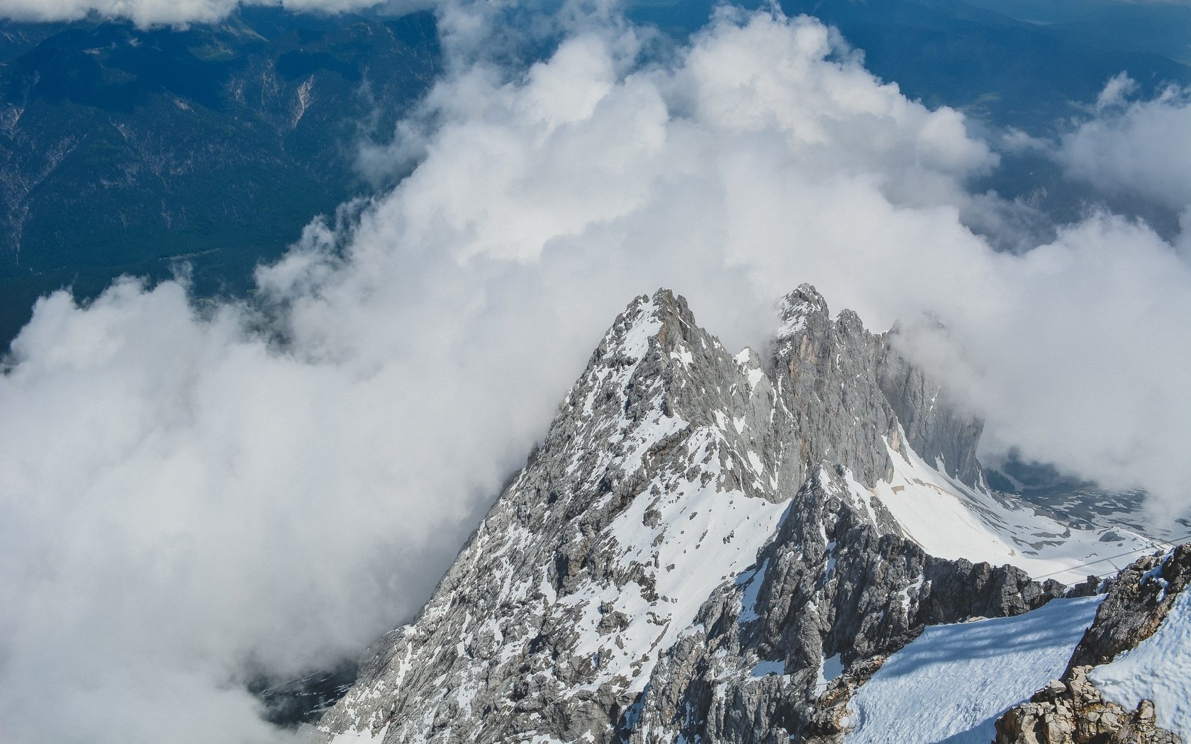 Обои облака, снег, зима, гора, альпы, вершина, горный хребет, clouds, snow, winter, mountain, alps, top, mountain range разрешение 4496x3000 Загрузить