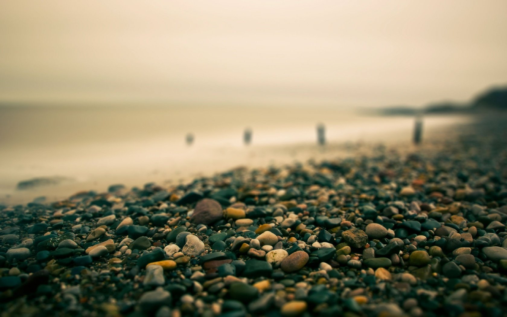 Обои природа, камни, берег, галька, пейзаж, море, пляж, горизонт, nature, stones, shore, pebbles, landscape, sea, beach, horizon разрешение 2560x1600 Загрузить