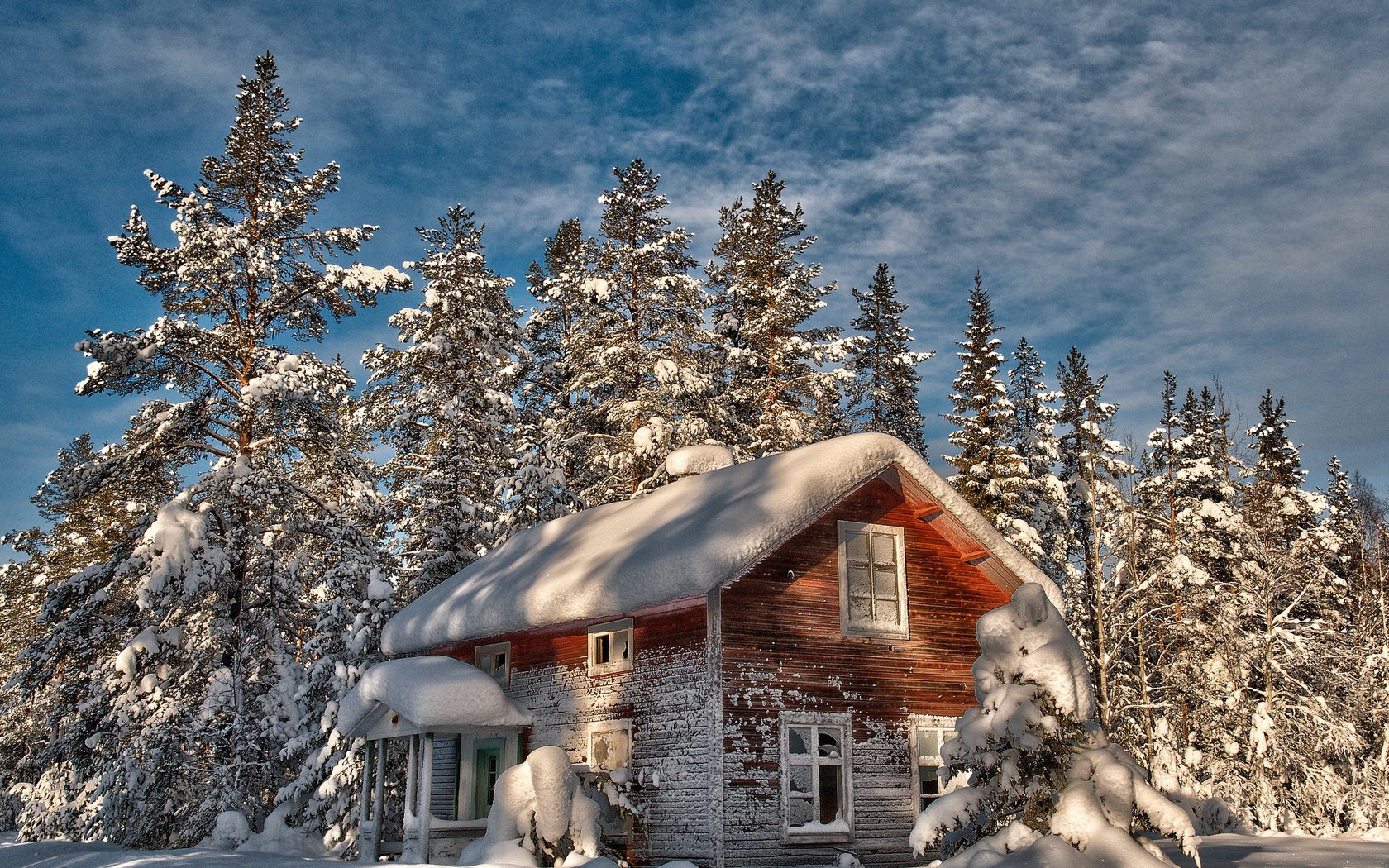 Обои небо, деревья, снег, зима, домик, the sky, trees, snow, winter, house разрешение 2048x1413 Загрузить