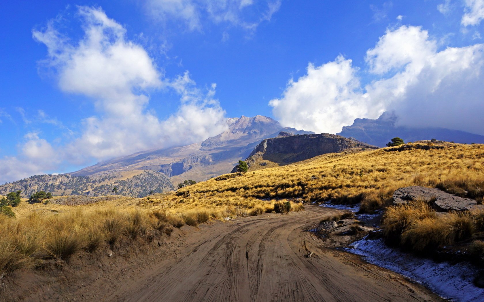 Обои небо, дорога, облака, горы, мексика, мехико, истаксиуатль, the sky, road, clouds, mountains, mexico, mexico city, iztaccihuatl разрешение 2580x1720 Загрузить