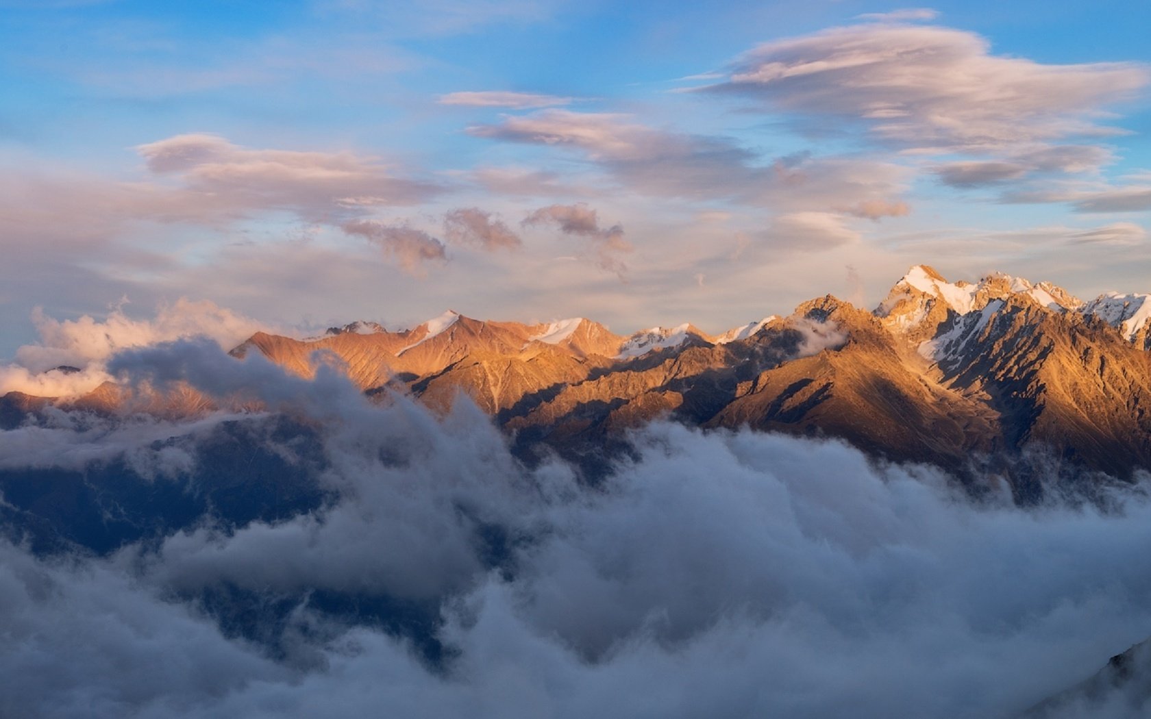 Обои небо, облака, горы, снег, хребты, высотоа, шевченко юрий, the sky, clouds, mountains, snow, ranges, wysota, shevchenko yuri разрешение 1920x1162 Загрузить