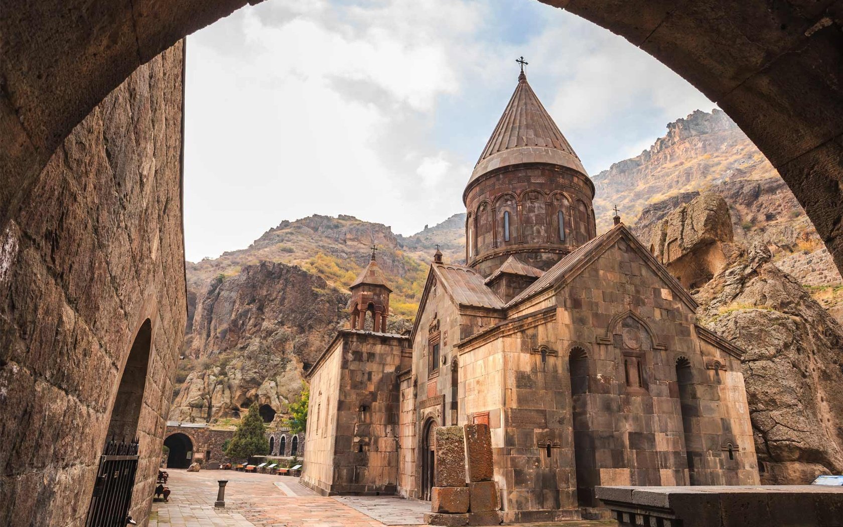 Обои храм, церковь, армения, айастан, vanq, geghard, temple, church, armenia, hayastan разрешение 1920x1280 Загрузить