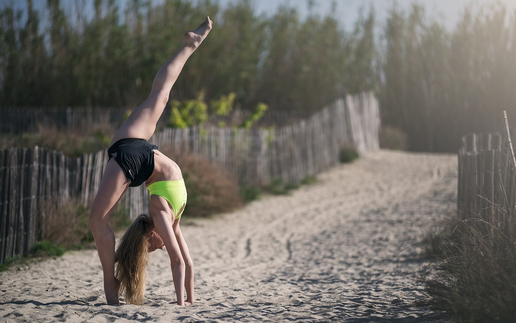 Обои девушка, гимнастка, растяжка, грация, mélissandre thomasset, girl, gymnast, stretching, grace разрешение 2000x1335 Загрузить