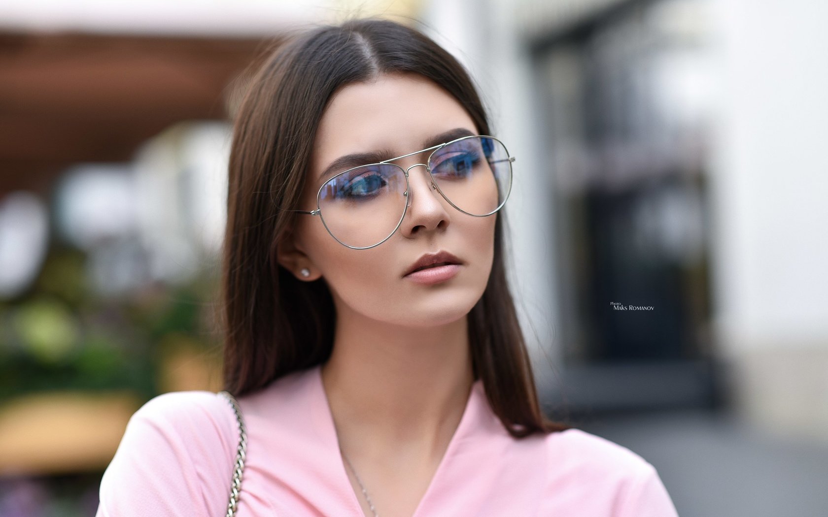 Обои девушка, взгляд, очки, волосы, лицо, polina grents, maksim romanov, girl, look, glasses, hair, face разрешение 2560x1626 Загрузить