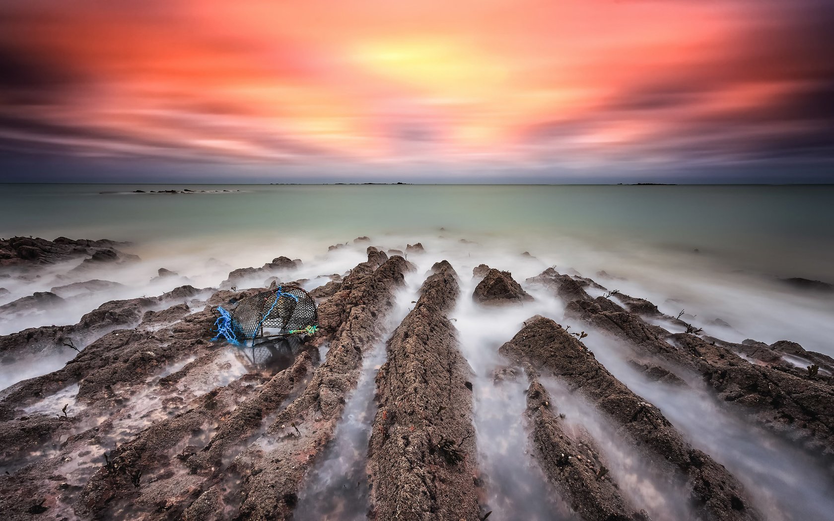 Обои берег, закат, море, франция, бретань, ludovic lagadec, lanruen beach, shore, sunset, sea, france, brittany разрешение 2560x1440 Загрузить