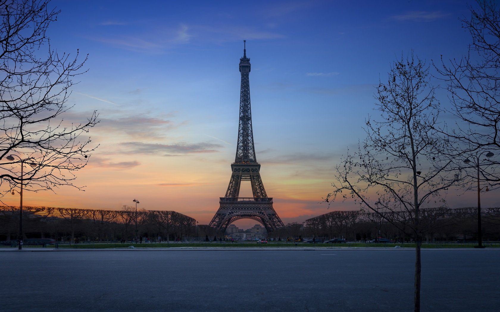 Обои деревья, закат, париж, франция, эйфелева башня, trees, sunset, paris, france, eiffel tower разрешение 5800x2705 Загрузить