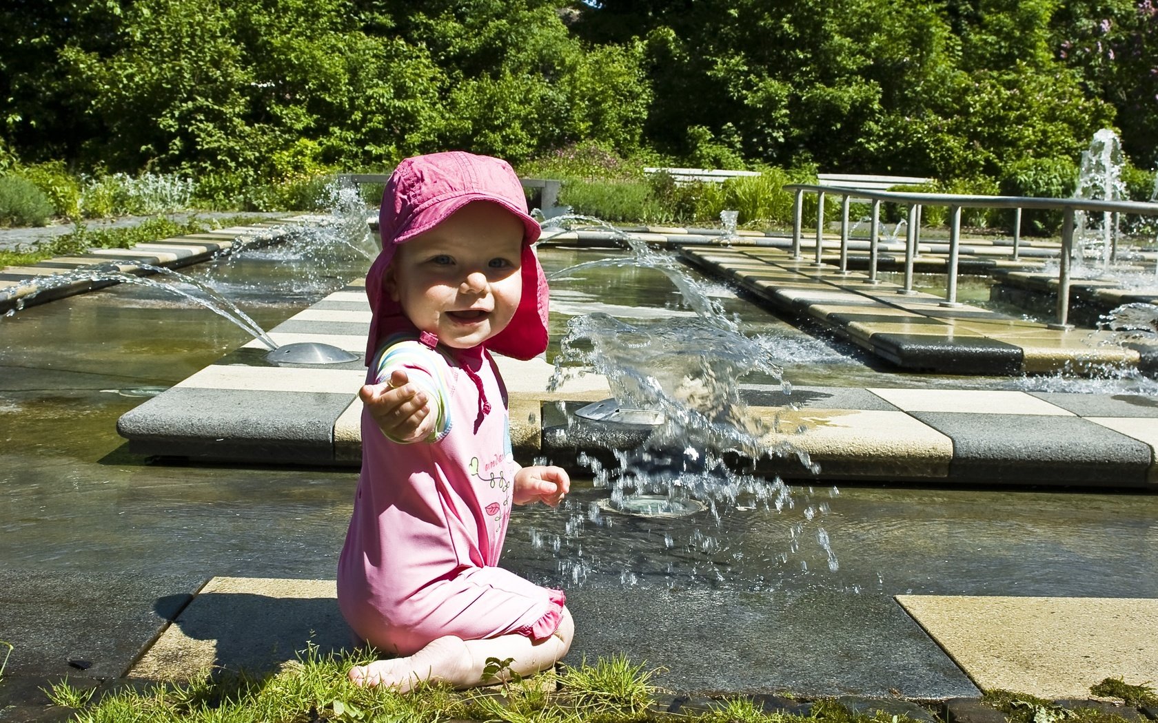 Обои вода, парк, дети, сад, фонтан, ребенок, water, park, children, garden, fountain, child разрешение 3504x2336 Загрузить