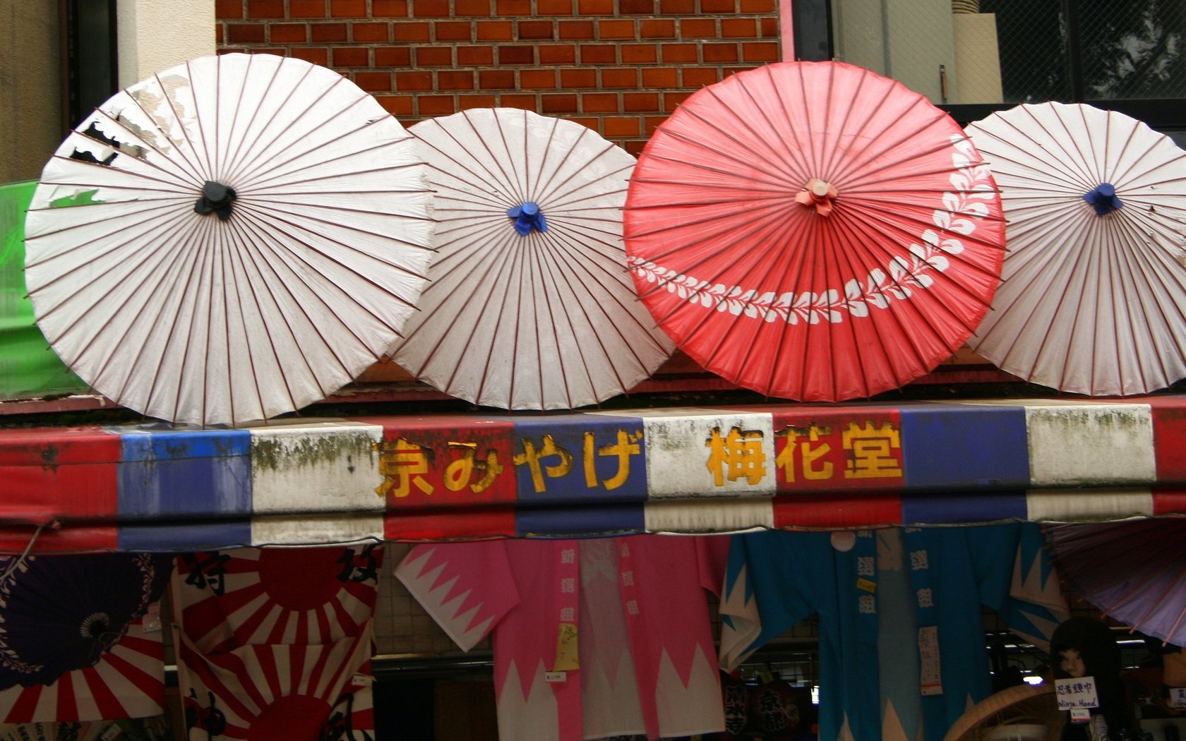 Обои япония, токио, зонтики, японские зонтики, японский зонтик, japan, tokyo, umbrellas, japanese umbrellas разрешение 3869x1908 Загрузить