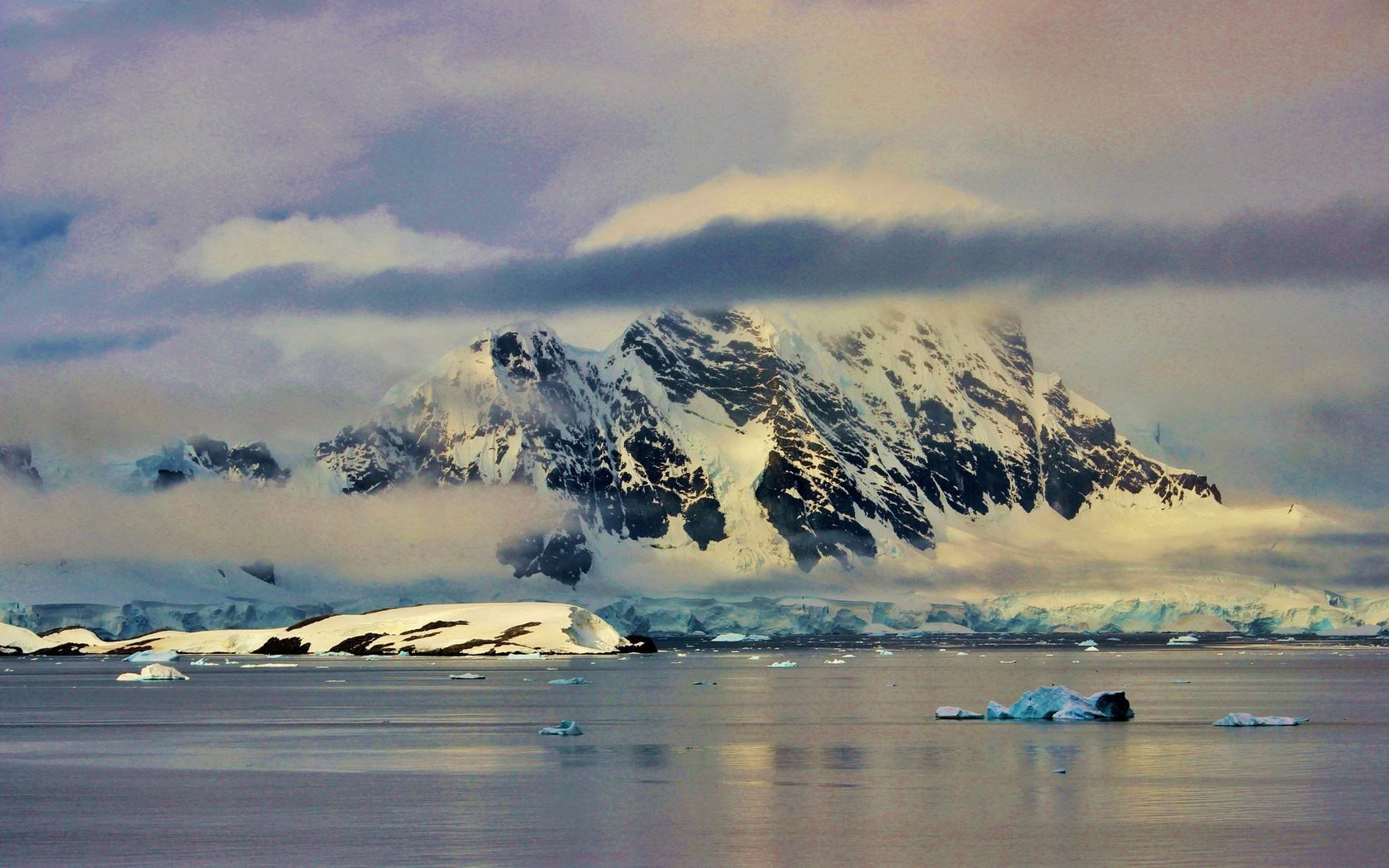 Обои вода, горы, природа, отражение, лёд, антарктида, water, mountains, nature, reflection, ice, antarctica разрешение 4637x3228 Загрузить