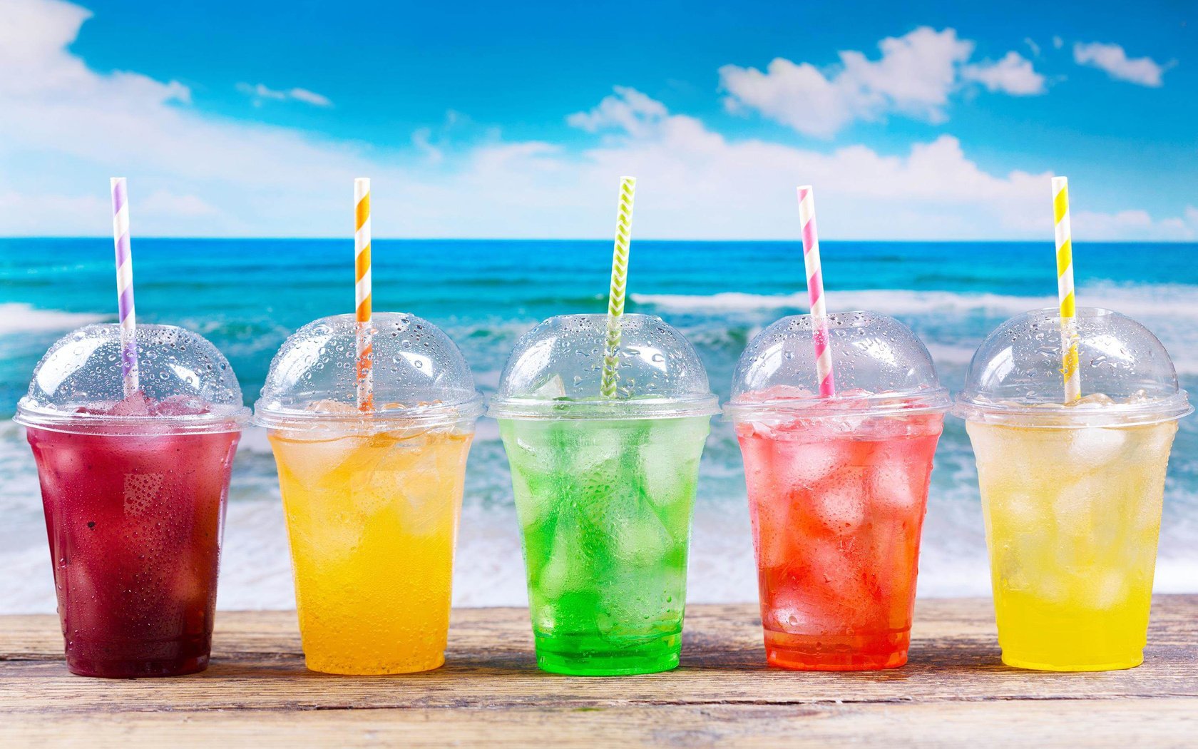 Обои пляж, лёд, напитки, стаканы, beach, ice, drinks, glasses разрешение 2880x1800 Загрузить