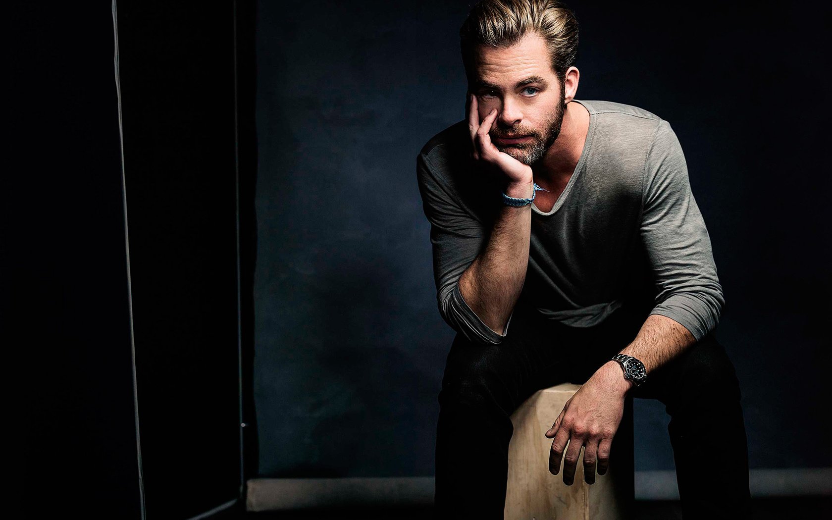 Обои актёр, часы, мужчина, фотосессия, борода, крис пайн, actor, watch, male, photoshoot, beard, chris pine разрешение 2048x1361 Загрузить