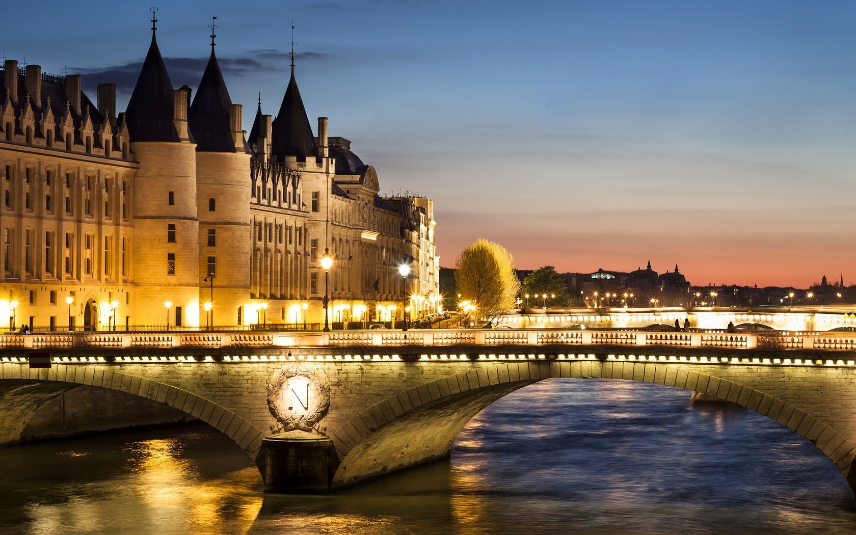 Обои фонари, огни, вечер, река, закат, мост, дома, париж, франция, france, lights, the evening, river, sunset, bridge, home, paris разрешение 3000x2000 Загрузить