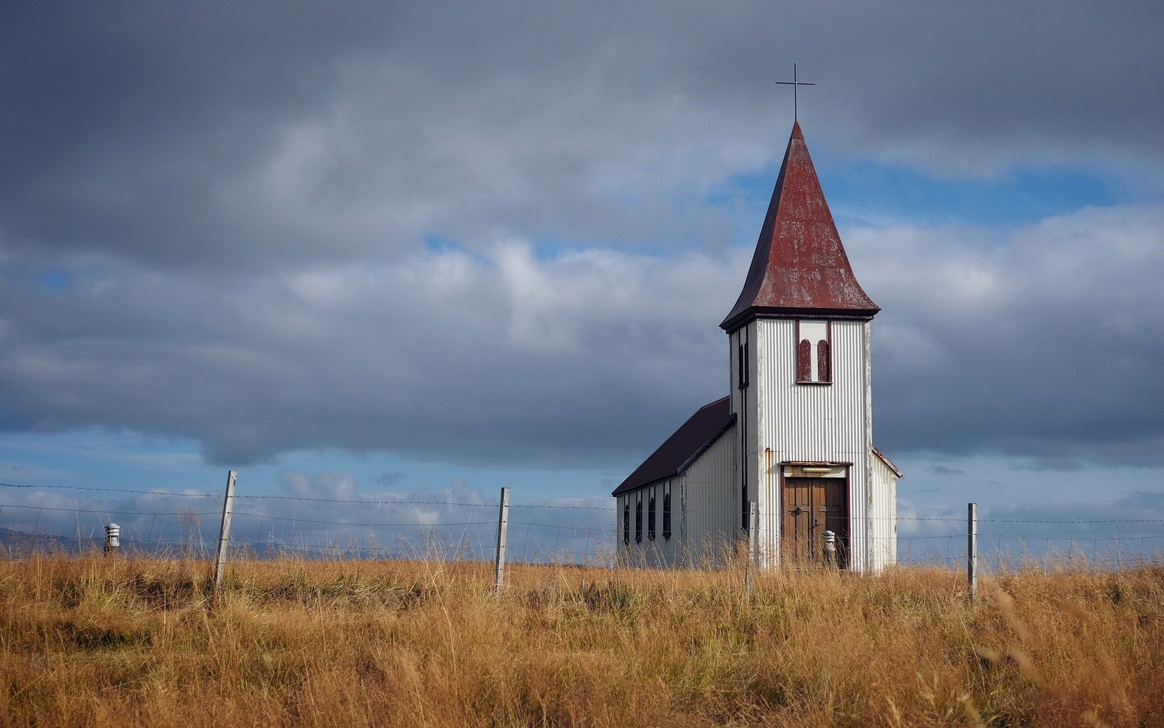 Обои небо, трава, облака, храм, поле, забор, the sky, grass, clouds, temple, field, the fence разрешение 2048x1536 Загрузить