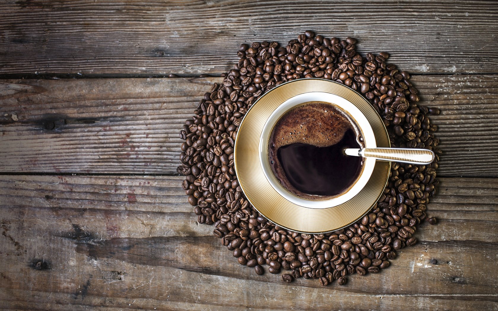 Обои кофе, чашка, кофейные зерна, деревянная поверхность, coffee, cup, coffee beans, wooden surface разрешение 5472x3648 Загрузить