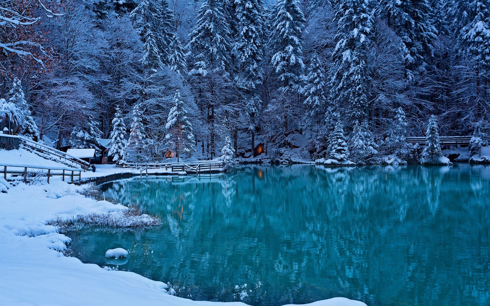 Обои озеро, лес, зима, швейцария, bernese oberland, kander valley, долина реки кандер, кандерская долина, lake, forest, winter, switzerland, the valley of the river kander, the kander valley разрешение 5760x3840 Загрузить