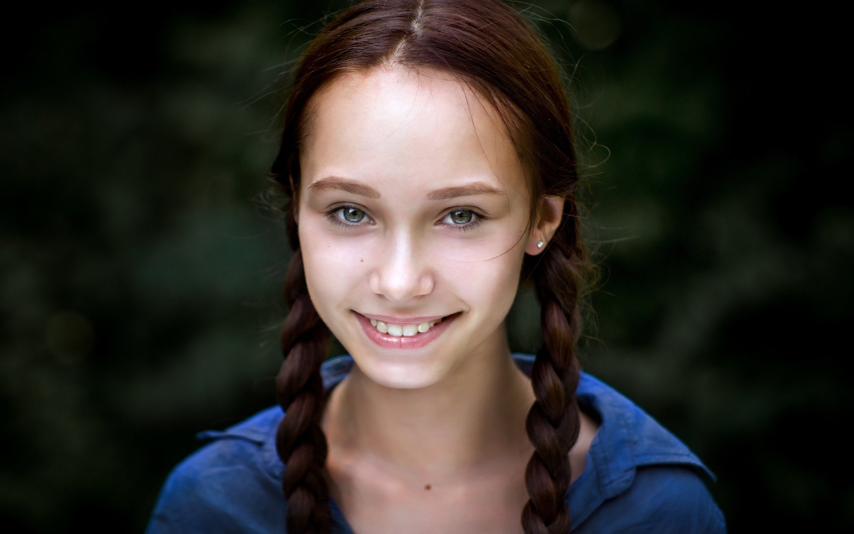 Обои улыбка, взгляд, девочка, волосы, лицо, косички, юля, smile, look, girl, hair, face, braids, julia разрешение 3872x2592 Загрузить