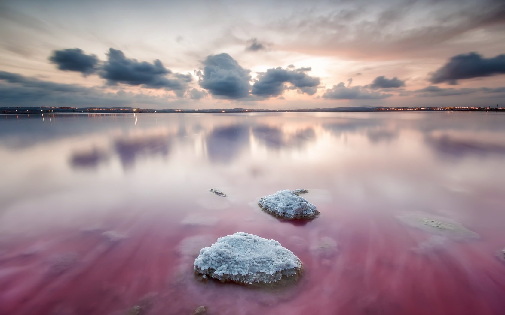 Обои небо, облака, озеро, камни, отражение, горизонт, испания, валенсия, the sky, clouds, lake, stones, reflection, horizon, spain, valencia разрешение 2048x1365 Загрузить