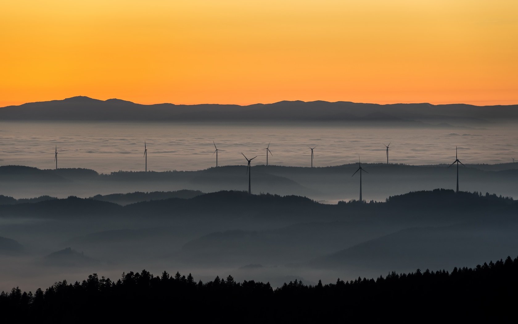 Обои небо, горы, закат, туман, горизонт, ветряки, ветротурбины, the sky, mountains, sunset, fog, horizon, windmills, wind turbine разрешение 5962x3354 Загрузить