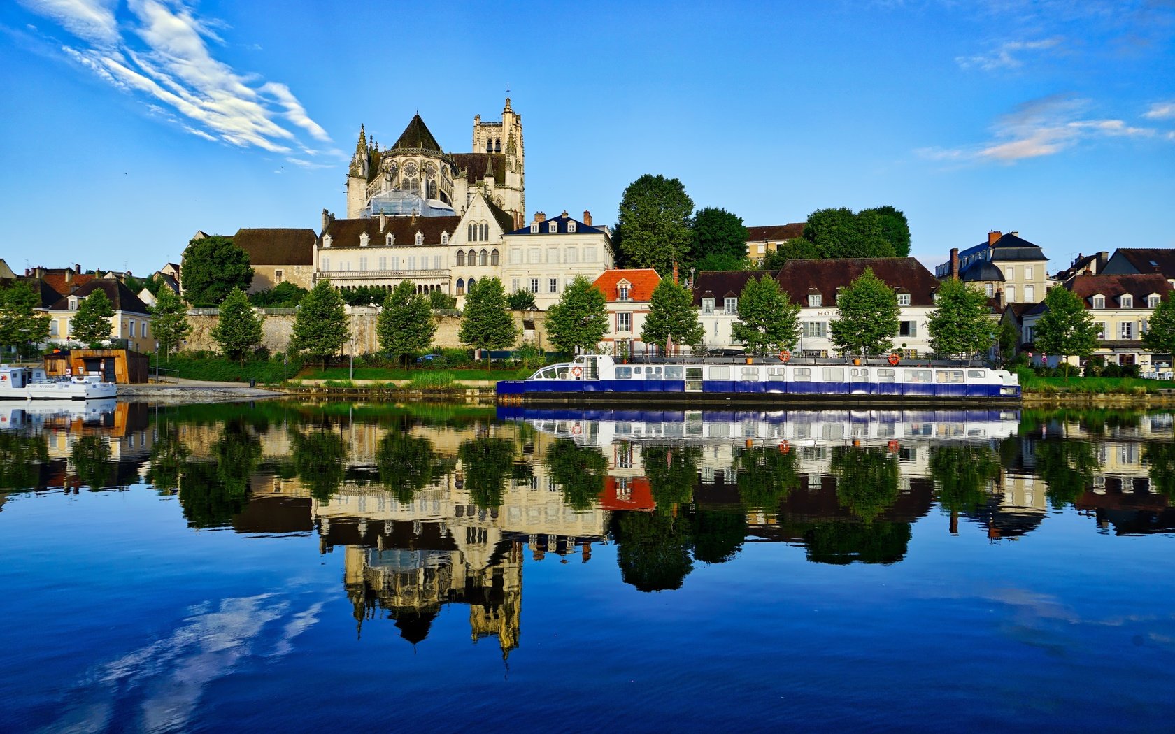 Обои река, отражение, здания, франция, йонна, осер, river, reflection, building, france, yonne, auxerre разрешение 6000x4000 Загрузить