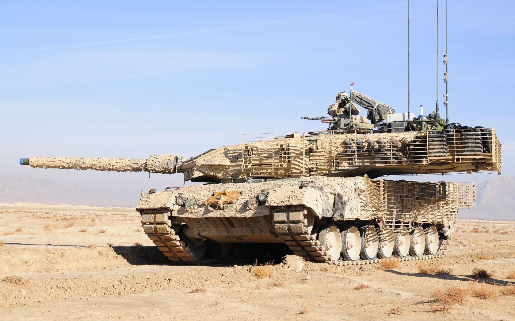 Обои пустыня, солдат, камуфляж, леопард 2а, немецкий танк, desert, soldiers, camouflage, leopard 2a, german tank разрешение 4288x2848 Загрузить