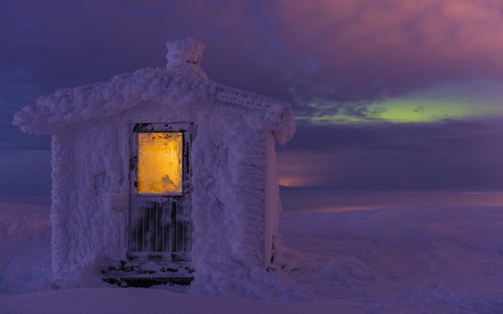 Обои свет, ночь, снег, зима, пейзаж, домик, арктика, gunar streu, light, night, snow, winter, landscape, house, arctic разрешение 1920x1200 Загрузить