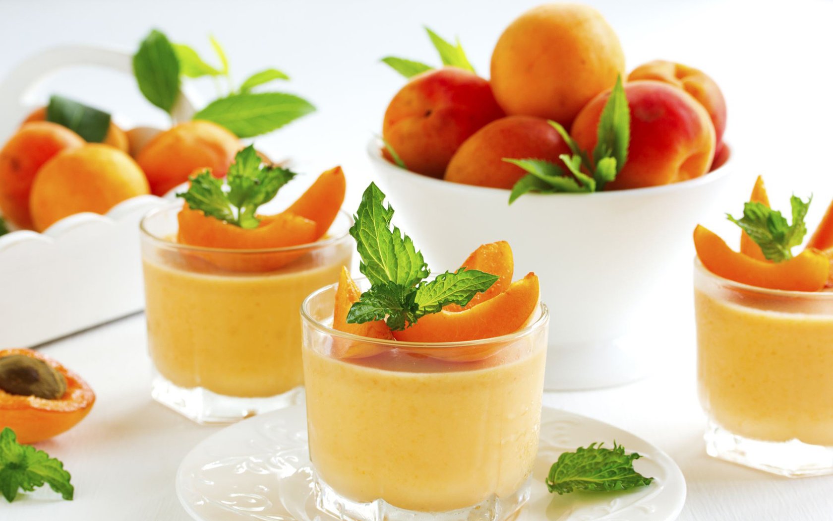 Обои мята, фрукты, сладкое, десерт, абрикосы, панна-котта, lesyy, mint, fruit, sweet, dessert, apricots, panna cotta разрешение 1920x1200 Загрузить