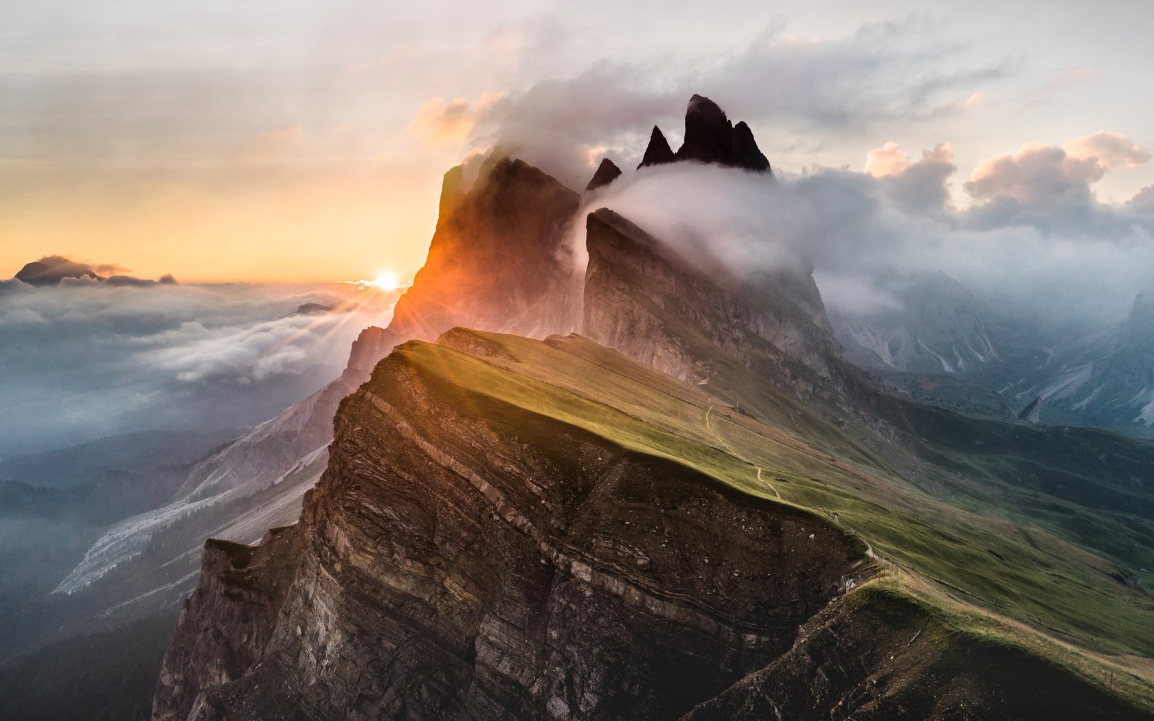 Обои небо, облака, горы, пейзаж, доломитовые альпы, горный массив, the sky, clouds, mountains, landscape, the dolomites, mountain range разрешение 5000x2813 Загрузить