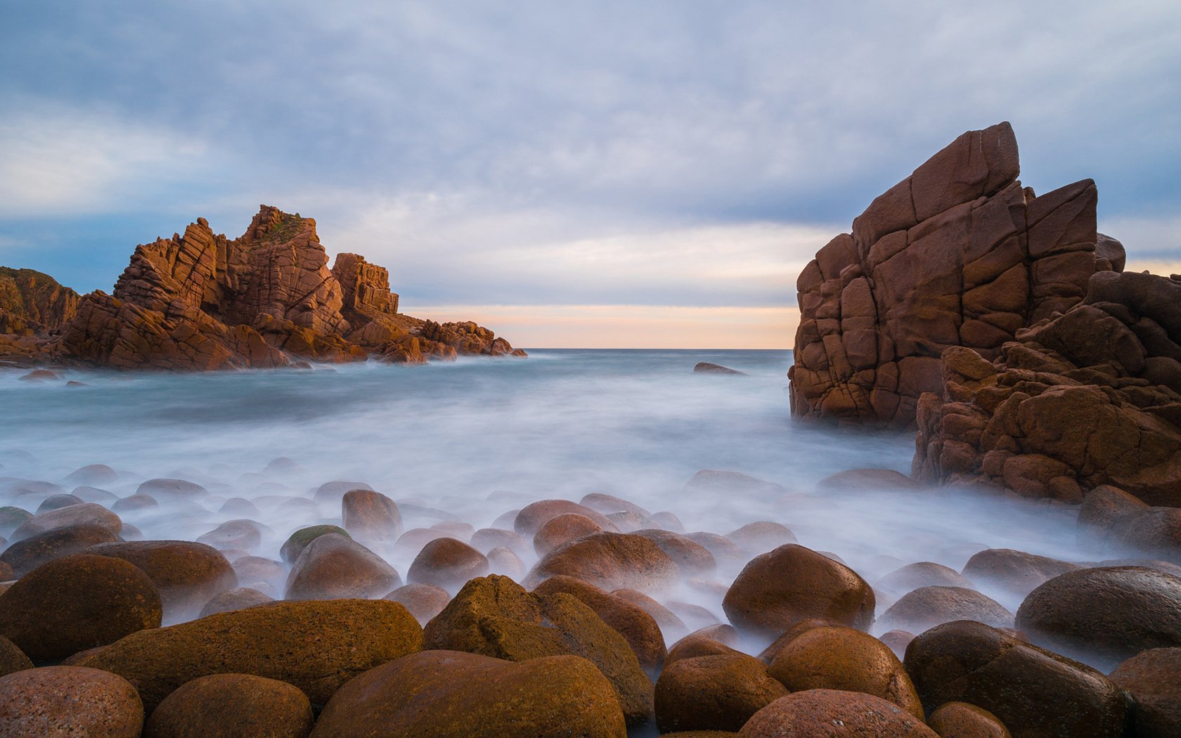 Обои небо, облака, скалы, камни, берег, пейзаж, море, the sky, clouds, rocks, stones, shore, landscape, sea разрешение 1920x1200 Загрузить