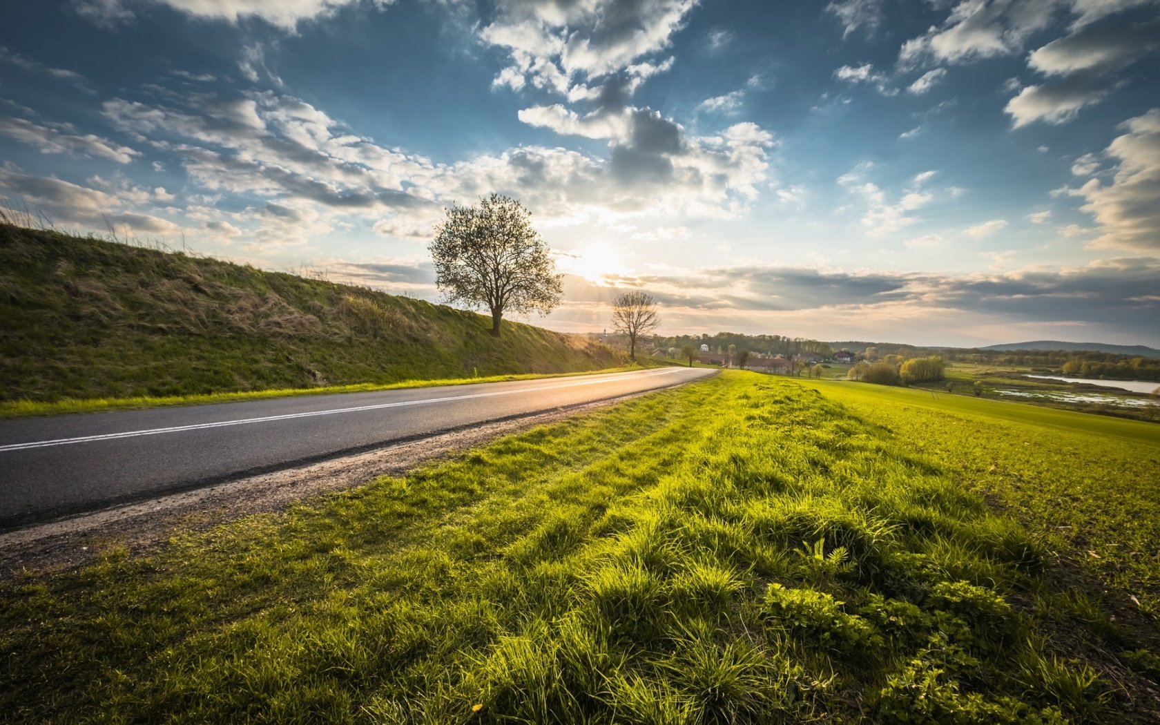 Обои небо, дорога, облака, природа, дерево, пейзаж, the sky, road, clouds, nature, tree, landscape разрешение 1920x1200 Загрузить