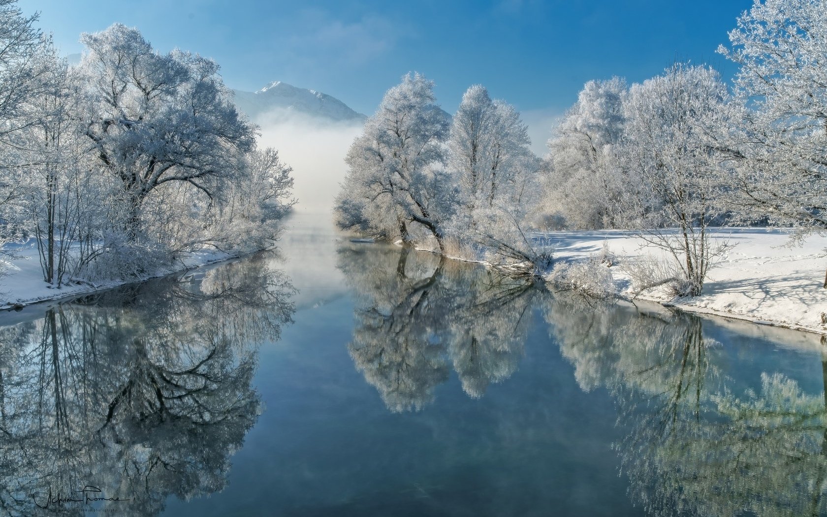 Обои деревья, река, зима, отражение, иней, trees, river, winter, reflection, frost разрешение 1920x1200 Загрузить