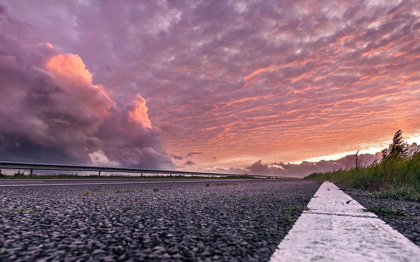 Обои небо, дорога, облака, берег, закат, пейзаж, горизонт, сумерки, the sky, road, clouds, shore, sunset, landscape, horizon, twilight разрешение 1920x1080 Загрузить