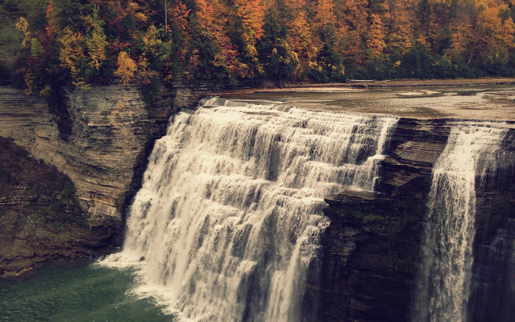 Обои деревья, вода, скалы, водопад, осень, обрыв, каскад, trees, water, rocks, waterfall, autumn, open, cascade разрешение 3264x2448 Загрузить