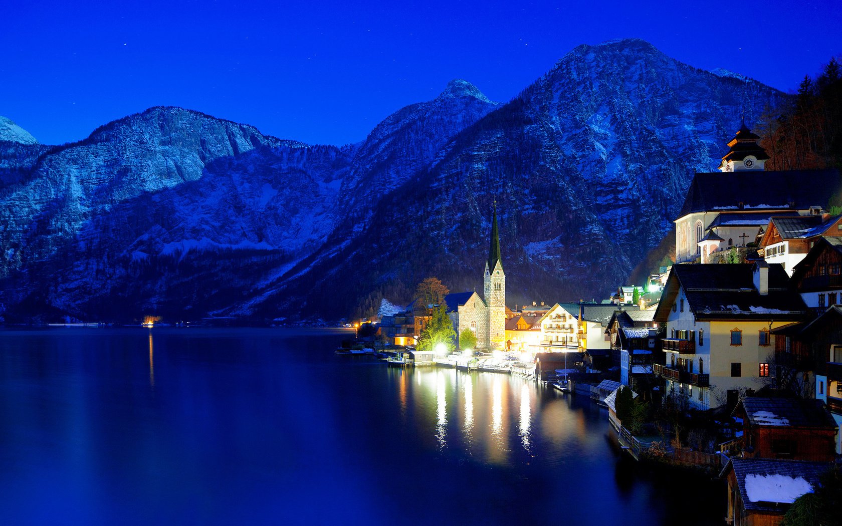 Обои ночь, огни, горы, зима, австрия, гальштат, night, lights, mountains, winter, austria, hallstatt разрешение 2048x1639 Загрузить